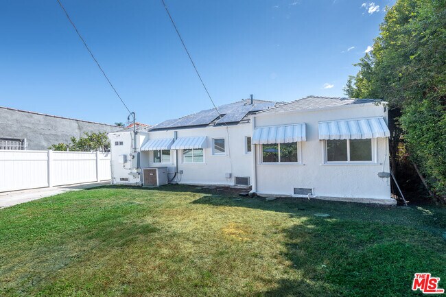 Building Photo - 319 S Orange Dr