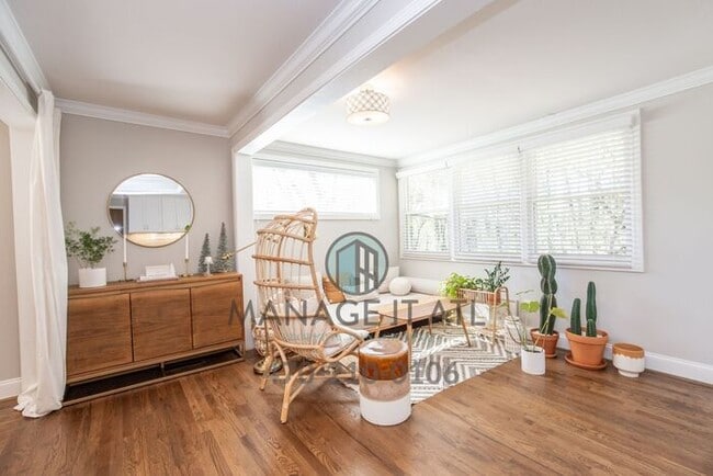 Building Photo - FULLY RENOVATED 2 Bedroom House close to I...