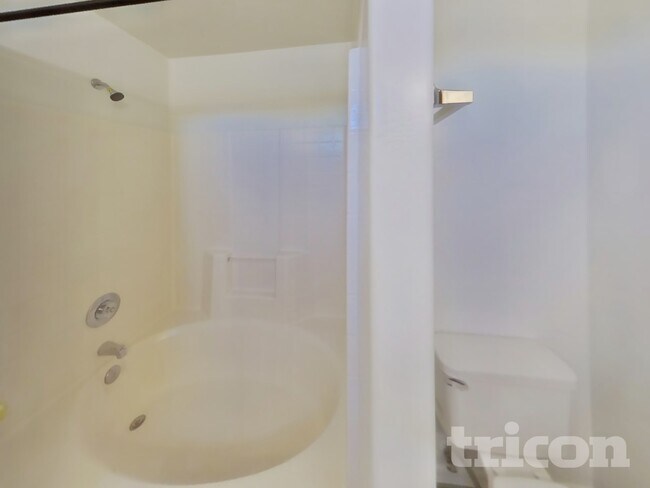 Building Photo - 10625 W Monte Vista Rd