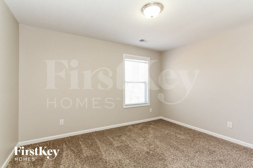 Building Photo - 3940 Lake Breeze Dr