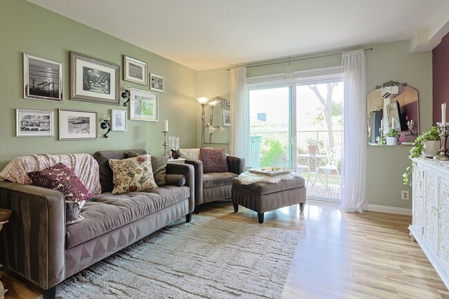 Building Photo - Beautiful 2 Bed, 2 Bath Condo in 62+ Commu...