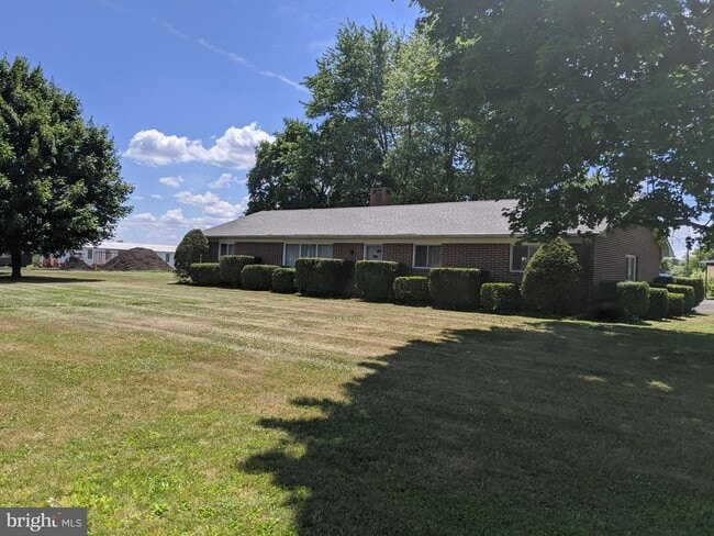 Building Photo - 1995 PA-212