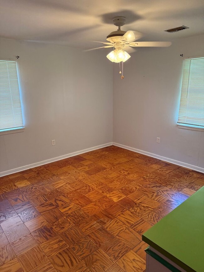 Building Photo - 3 Bed/1.5 Bath in Broadmoor School District