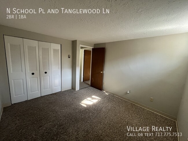 Building Photo - No Steps! Roomy 2-Bed with A/C & Off-Stree...