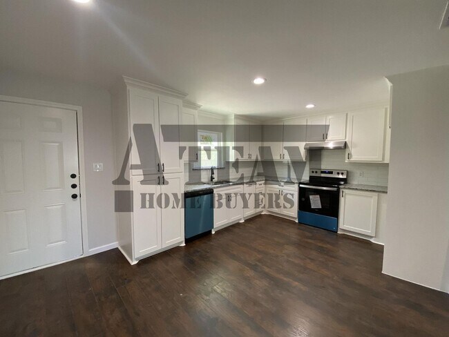 Building Photo - 4 Bedroom 2 Bathroom home for rent!