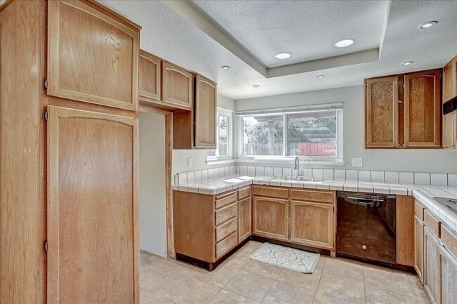 Building Photo - 8323 Northvale Way