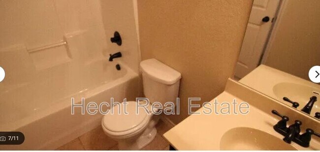 Building Photo - 526 Creekside Cir