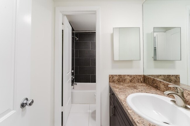 Building Photo - 606 NW 13th St