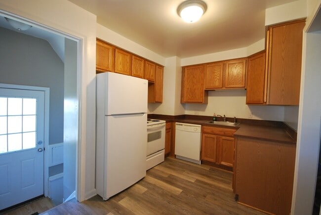 Building Photo - 20516 Denby St