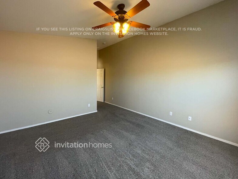 Building Photo - 15508 W Port Royale Ln