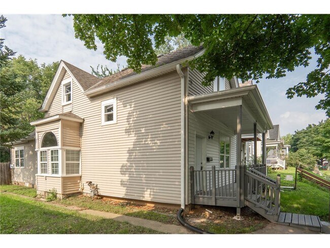 Building Photo - 1125 Margaret St