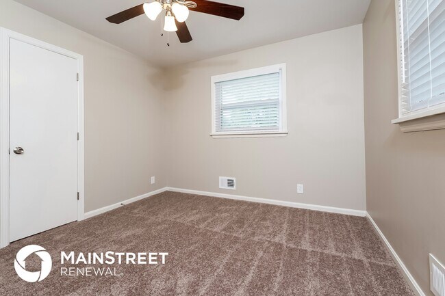 Building Photo - 4325 Bayberry Dr