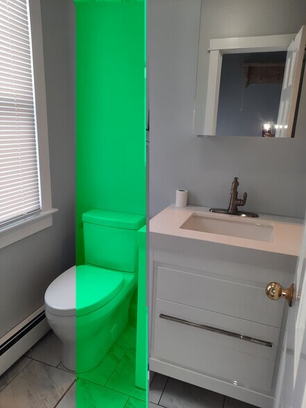 Building Photo - 715 Main St