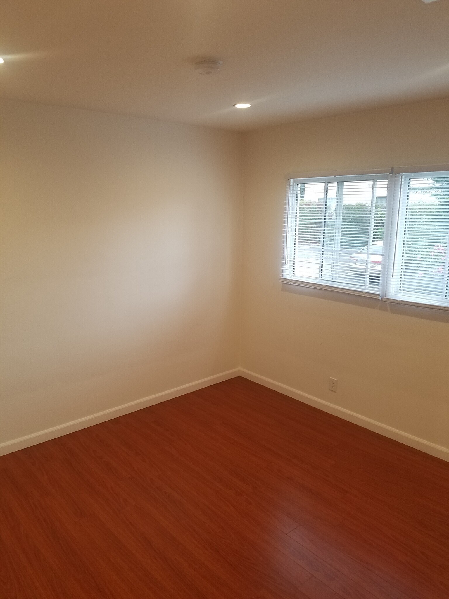 Building Photo - 2515 1/2 Foothill Blvd