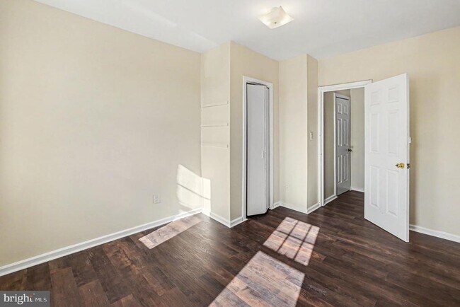 Building Photo - 229 S Fremont Ave