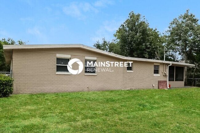 Building Photo - 3 Bedroom Pet-Friendly Home in WINTER HAVEN, FL with Main Street Renewal