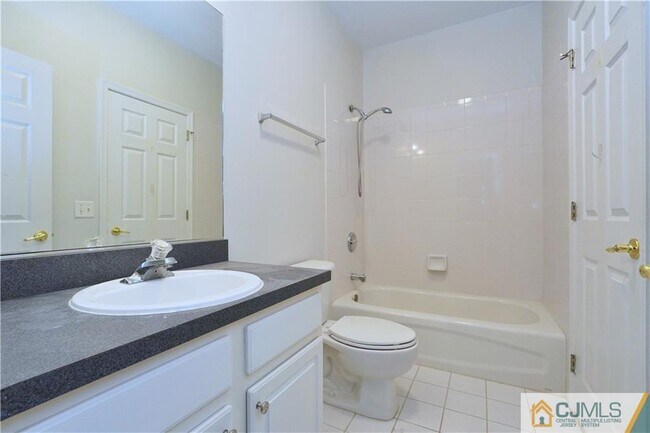 Building Photo - 636 St Andrews Pl
