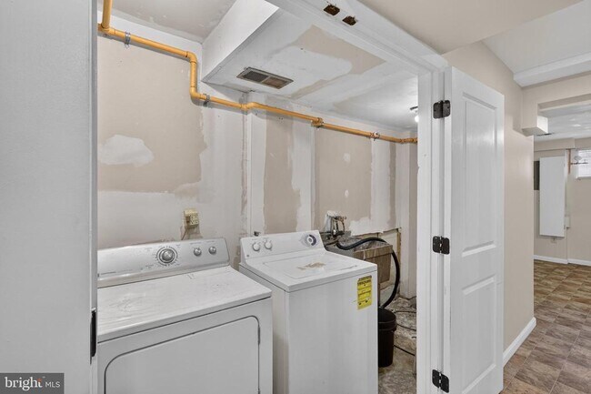 Building Photo - 2931 Sunset Ln