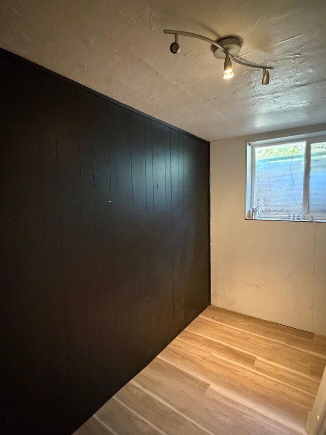 Building Photo - Spacious West Valley Home!!!