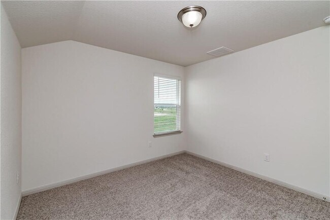 Building Photo - 132 Shiner Ln