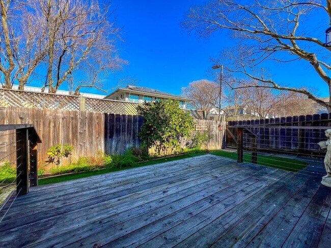 Building Photo - Beautifully Remodeled 2-Bedroom, 2-Bathroom Townhome with Single-Car Garage