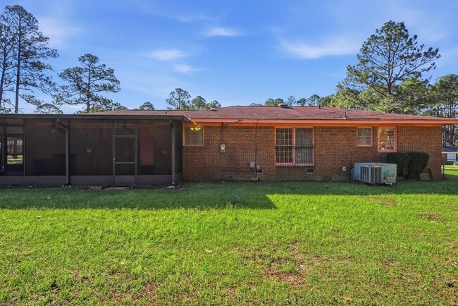 Building Photo - 2101 Goldendale Ln