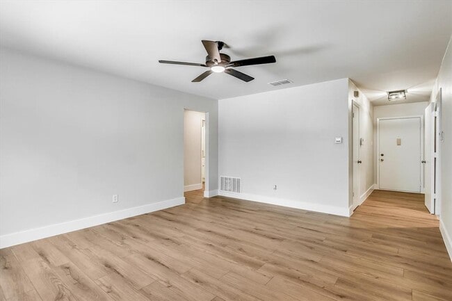 Building Photo - 736 Wales Way