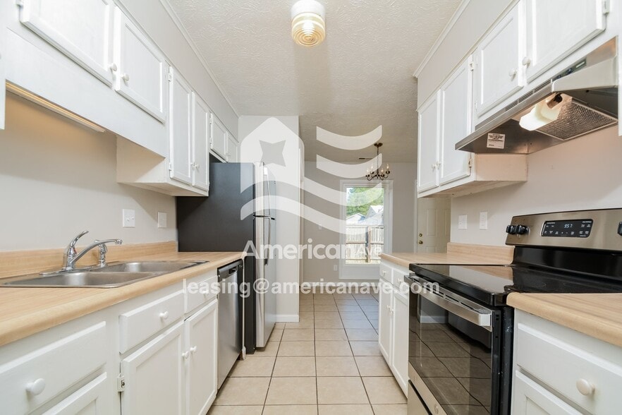 Building Photo - 1030 Bradley St