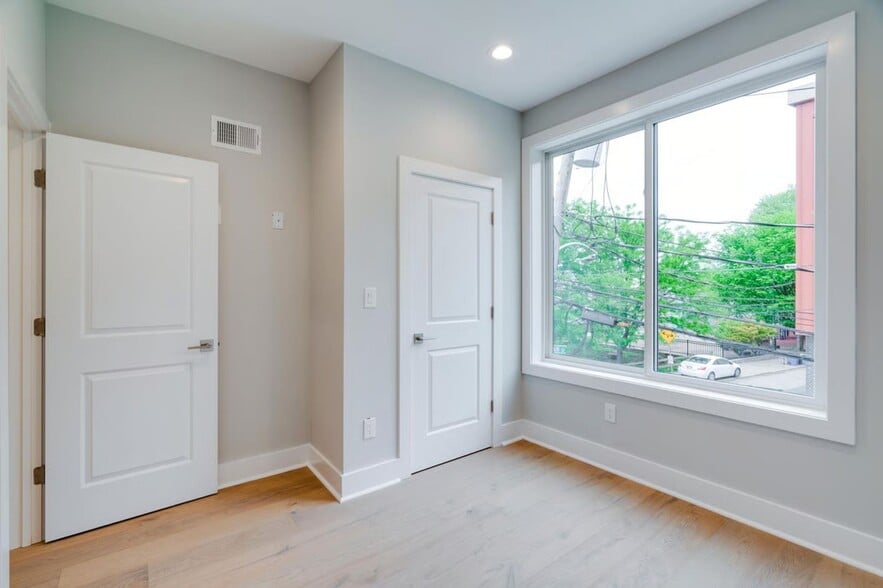 Building Photo - Spacious 3BR Home with Finished Basement & Roof Deck