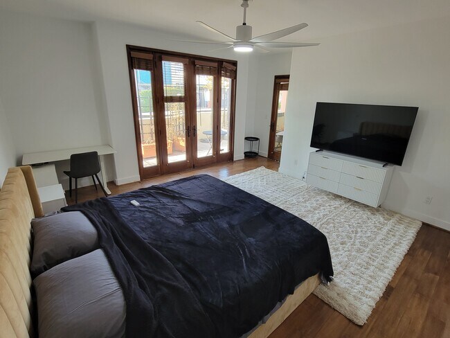 Building Photo - 1310 Armacost Ave