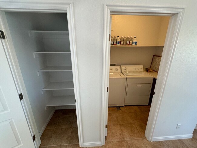 Building Photo - 3-Bed, 2-Bath Standalone Home with 2 Car G...