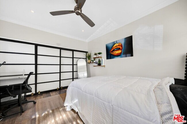 Building Photo - 5919 Lexington Ave