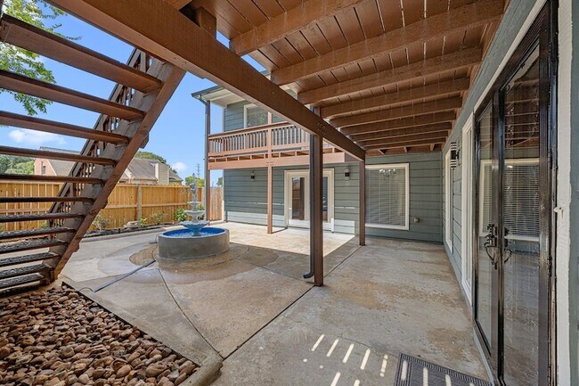 Building Photo - 2926 Meadowcreek Dr