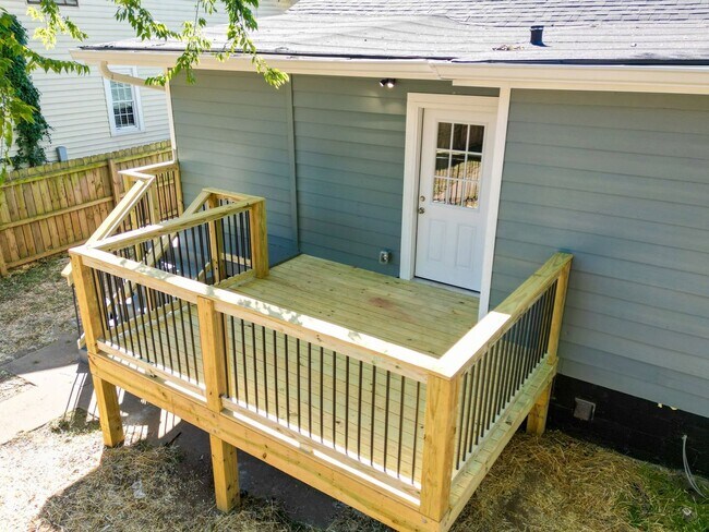 Building Photo - Charming East Nashville Home