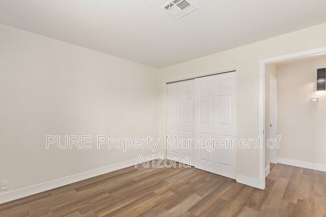 Building Photo - 3915 W Thunderbird Rd