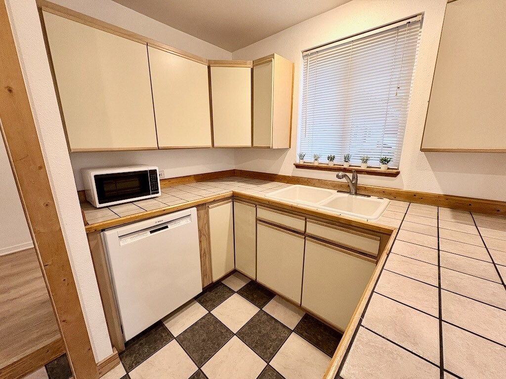 Building Photo - 21204 3rd Ave S