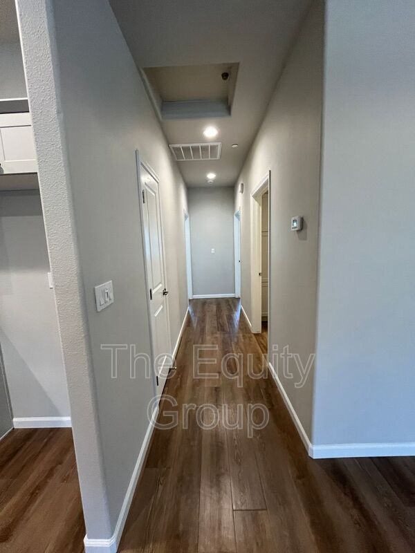 Building Photo - 510 S Summit St