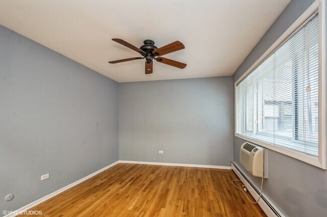 Building Photo - 510 W Fullerton Pkwy