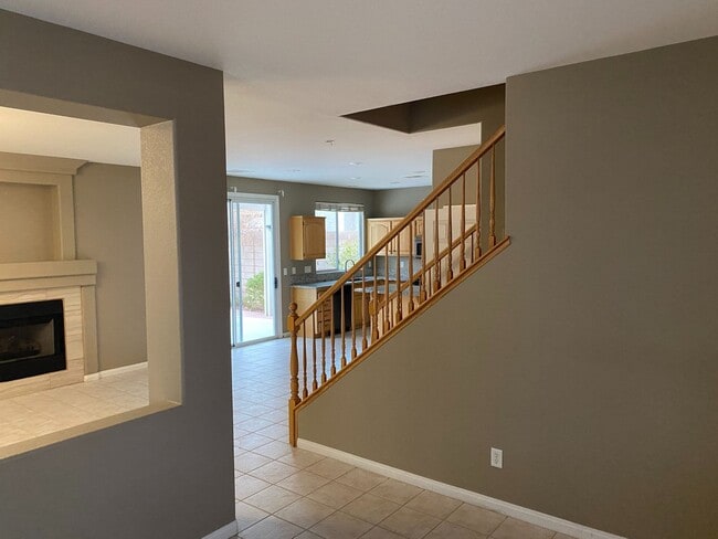 Building Photo - Gorgeous home close to Lake Sahara!