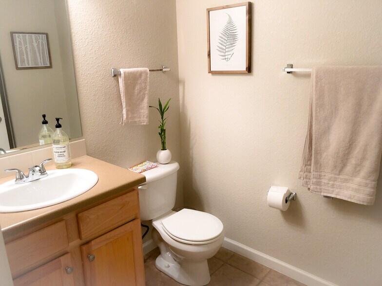 Building Photo - 2432 Owens Ave