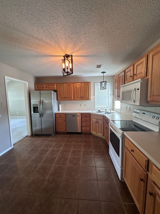 Building Photo - Spacious Home in Prime Manhattan Location ...