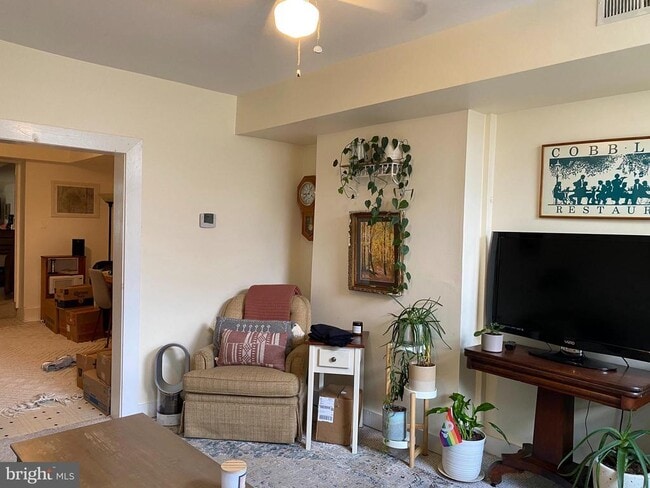 Building Photo - 229 S Ann St