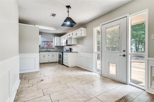 Building Photo - 1311 Willowbrook St