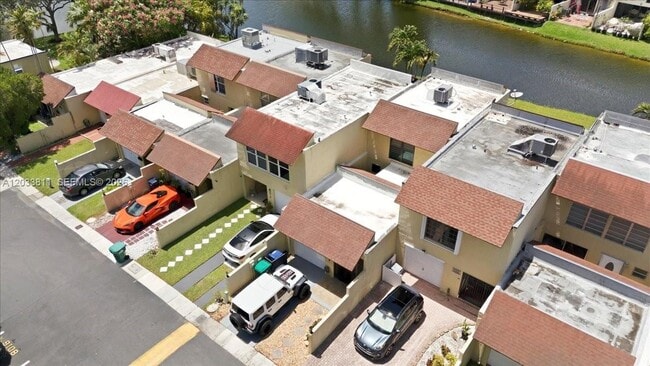 Building Photo - 8008 SW 103rd Ave