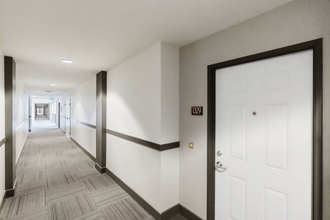 Building Photo - Stylish 2-Bedroom Condo with Resort Amenit...