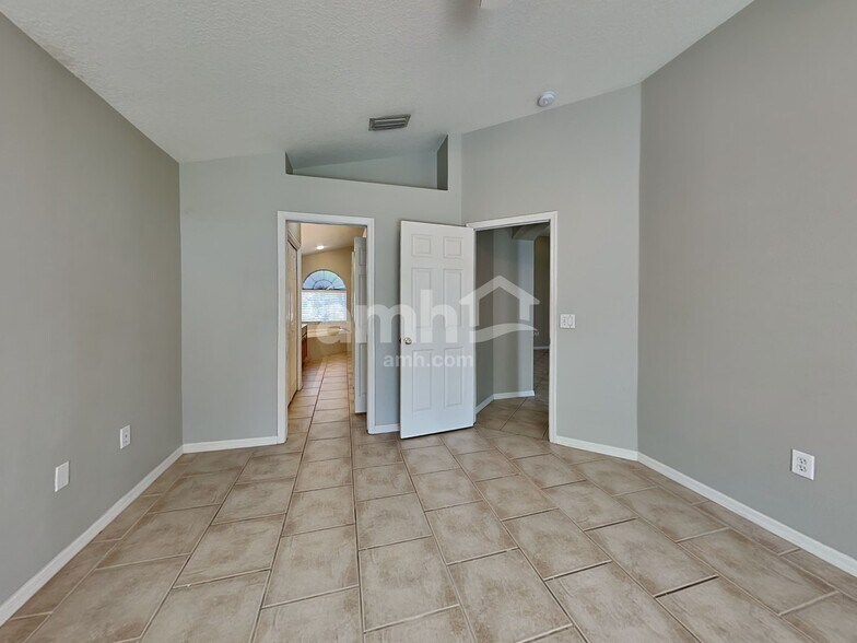 Building Photo - 10519 Sedgebrook Dr