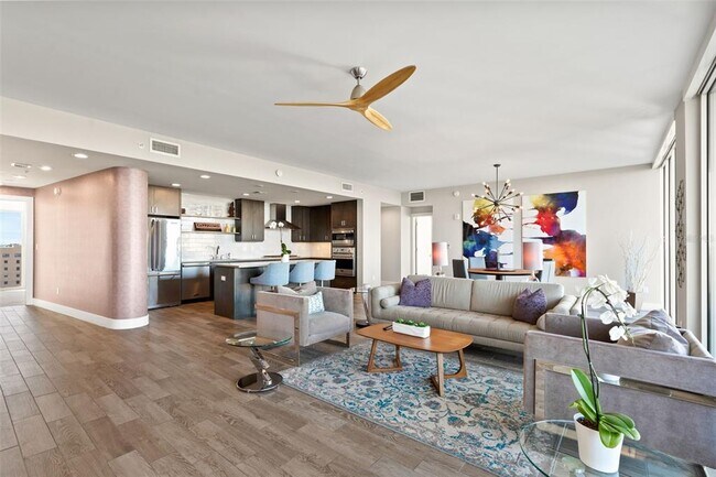 Building Photo - 176 4th Ave NE