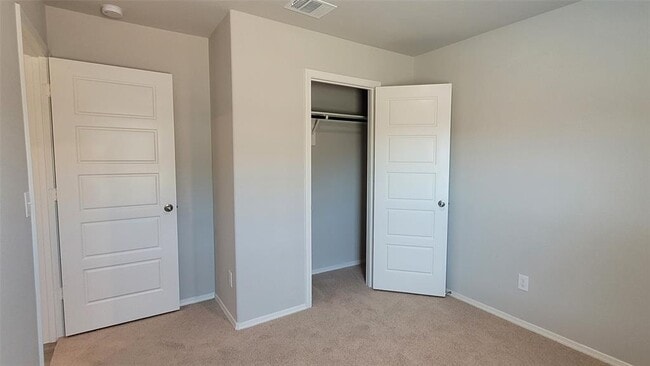 Building Photo - 526 Dalloway St