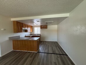 Building Photo - 509 E Ave Q