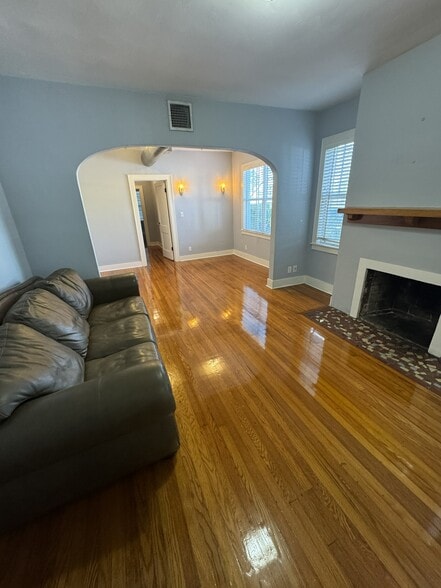 LIVING - 1217 SE 1st Ave